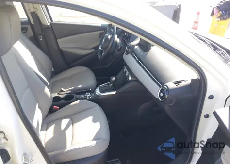 2020 Toyota Yaris Xle из США, поврежденный, VIN 3MYDLBJVXLY700411